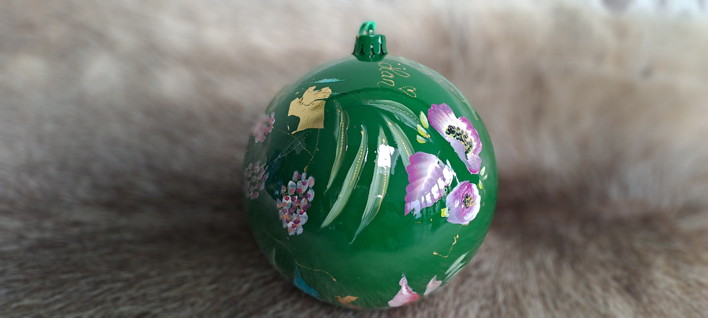 Groene kerst/decoratiebal met gouden accenten " Bloom Ball"