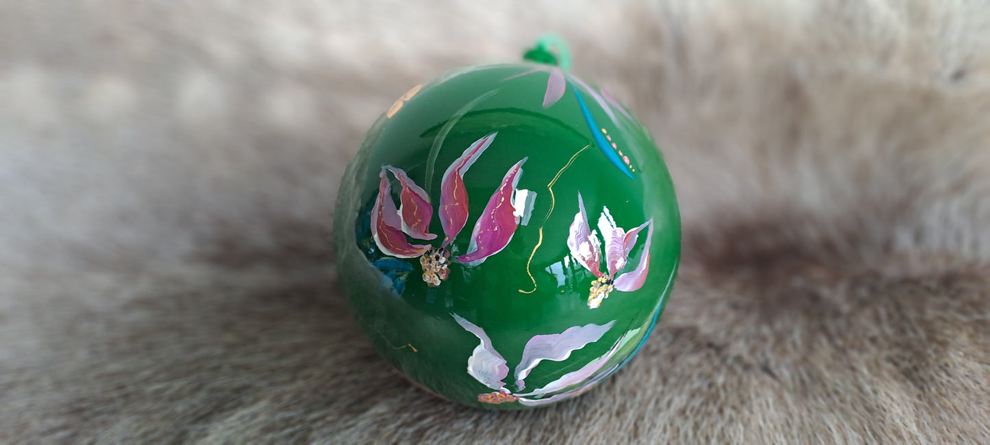 Groene kerst/decoratiebal met gouden accenten " Bloom Ball"
